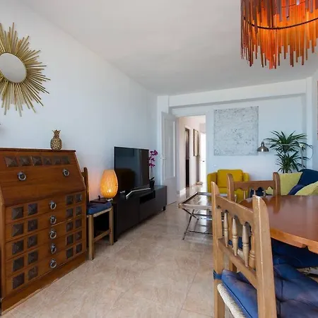 Apartment Beachfront , Ninth Floor *
