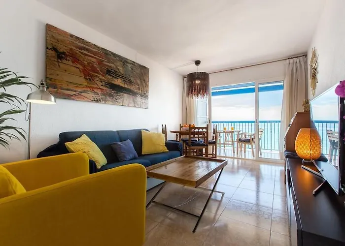 Beachfront , Ninth Floor *
