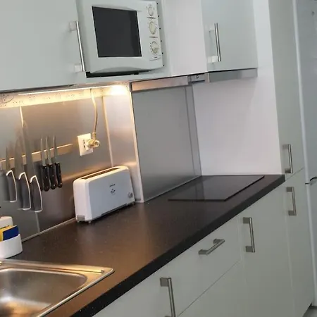 Beachfront , Ninth Floor Appartement *