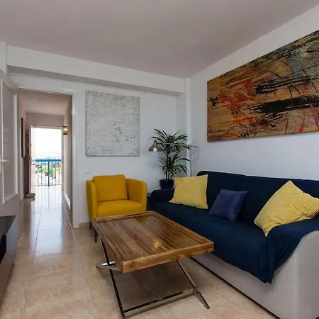 Beachfront , Ninth Floor Appartement *